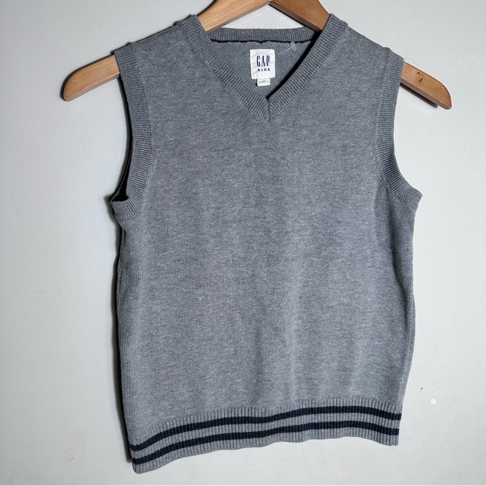 Kids Grey Sleeveless V-Neck Knit Vest with Hem Stripes